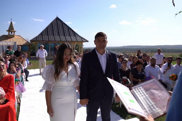 Nunta lui George Simion cu Ilinca Munteanu. 14 lucruri pe care merită să le știi înainte de căsătoria liderului AUR