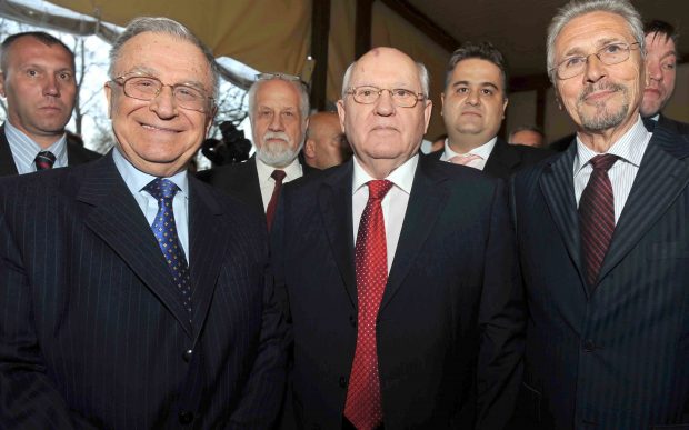 Ce scria Ion Iliescu după întâlnirea cu Mihail Gorbaciov de la București. „A marcat viața politică a sfârșitului de secol XX”