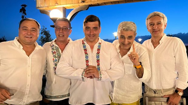 Robert Turcescu, mesaj pentru toți cei care critică nunta lui George Simion: „Ne doare la bască”