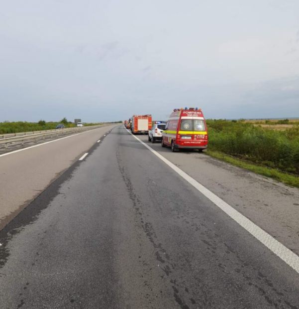Autocar cu pasageri răsturnat pe autostrada București-Pitești. Două persoane au fost rănite