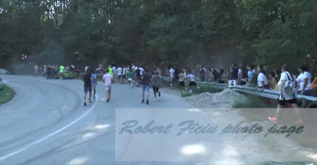 Accident la un raliu de la Târgu Cărbunești. Un spectator, rănit după ce un pilot a pierdut controlul mașinii – VIDEO