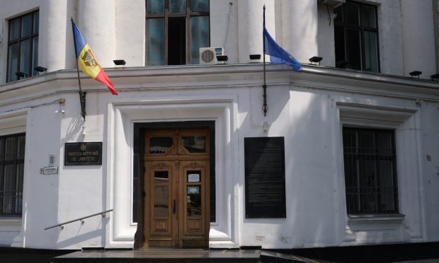 Mai multe alerte cu bombă la Chișinău. Sunt vizate inclusiv spitale, aeroportul internațional și Curtea Supremă de Justiție