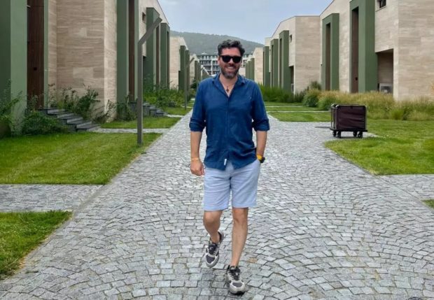 Alex Dima, imagine adorabilă cu bebelușul lui, din vacanță. „Un fel de concediu, cu vreo 4-5 treziri pe noapte”