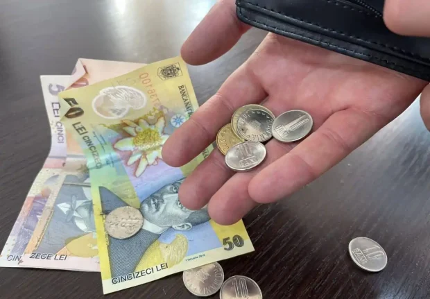 Ce pedeapsă a primit o pensionară din Alba care a retras bani de la ATM de pe un card care nu îi aparținea