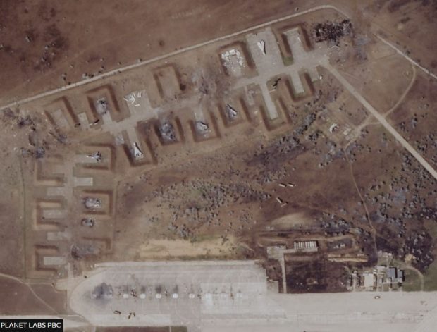 Mai multe avioane ruseşti de la baza militară din Crimeea, distruse. Imagini din satelit