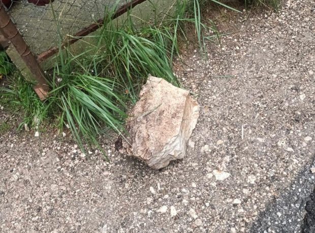 Bărbat rănit grav, după ce a fost lovit de un bolovan desprins dintr-o stâncă, în Cheile Bicazului