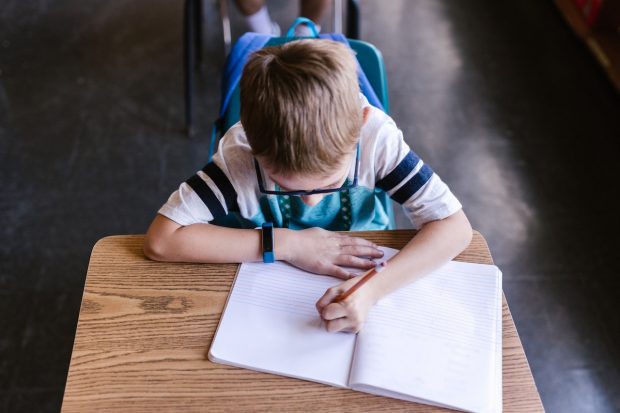 Abandonul școlar, o problemă de care nu putem scăpa?