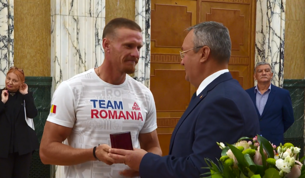 Ceremonie pentru sportivii români medaliați la competițiile internaționale, organizată la Palatul Victoria. Ciucă: „Vă vom dubla premiile”