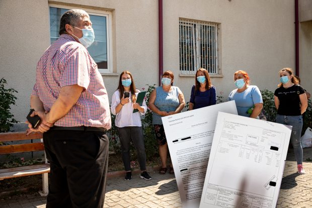 DOCUMENTE. Într-o comună argeșeană, în pandemie, când cursurile erau online, microbuzele școlare au continuat să consume tot atâta benzina ca înainte. Explicația primarului