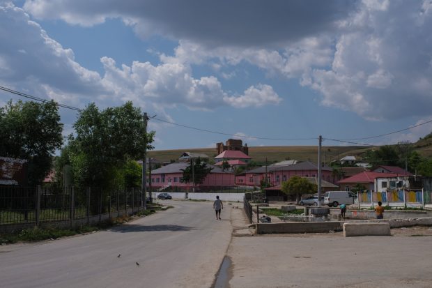 Directoarea de școală care n-a mai tăcut. Elevi dintr-o comună din Constanța, abuzați sexual de profesorul lor de română, timp de mai mulți ani