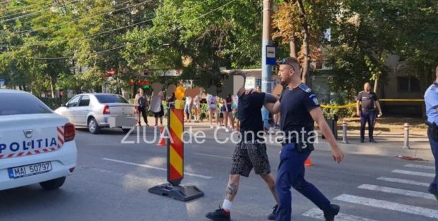 Un vârstnic din Constanța a murit după ce a fost împins în fața unei mașini de un tânăr cu care se certase în autobuz