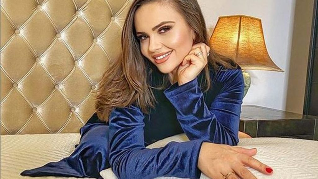 "Descoperă noua casă de lux a lui Mădălin Ionescu și Cristina Șișcanu, cu o bucătărie ultramodernă și dotată cu aparatură de ultimă generație" 10 cristina siscanu1 1