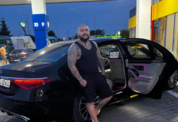 Cântăreţul de manele Dani Mocanu a rămas fără permis după ce a condus pe A2 cu 189 km/h