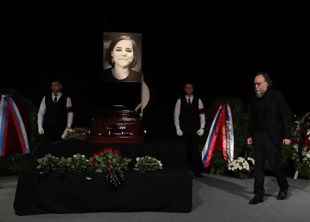 Ziar din Rusia compară un discurs de la înmormantarea fiicei lui Dughin cu cel al naziștilor: „Ein Volk, ein Reich, ein Führer”
