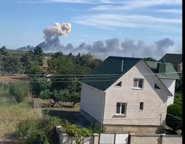 Explozii pe un aeroport militar din Crimeea. „Tremură geramurile și se declanșează alarmele auto”