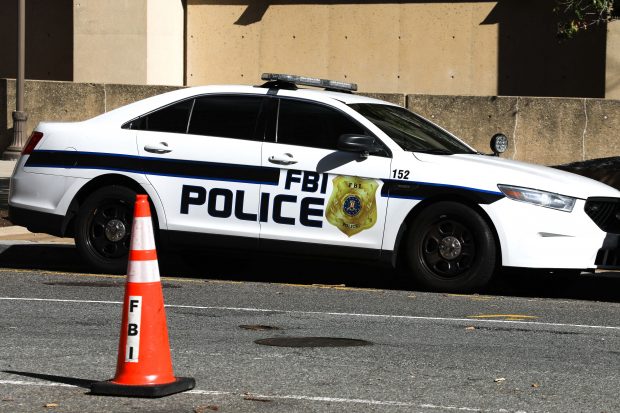 Un bărbat înarmat a încercat să intre într-un birou FBI din Ohio. Schimburi de focuri cu polițiștii