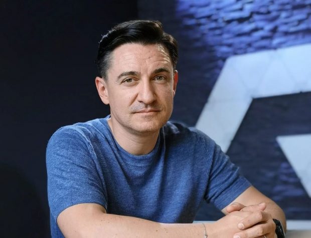 Un nou derapaj al lui George Buhnici: „Bărbații fac muncile cele mai grele, mai periculoase, câștigă salarii mai mari”. Reacția Centrului Filia