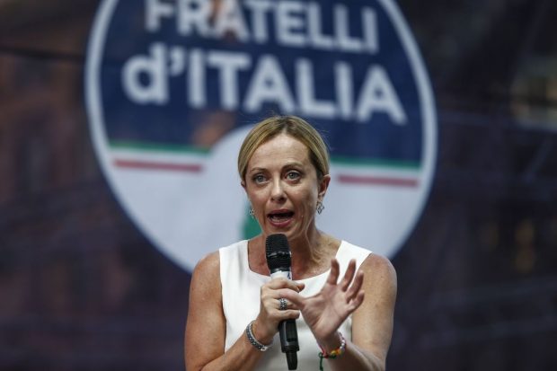 Giorgia Meloni, o fostă admiratoare a lui Mussolini, aproape de șefia guvernului din Italia, potrivit unui sondaj de opinie