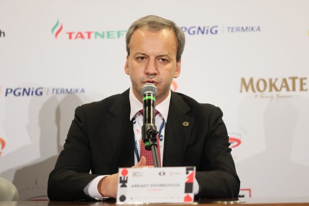 Rusul Arkady Dvorkovici a fost reales la șefia Federației Internaționale de Șah. De ce consideră Kremlinul că este o „victorie” pentru Moscova