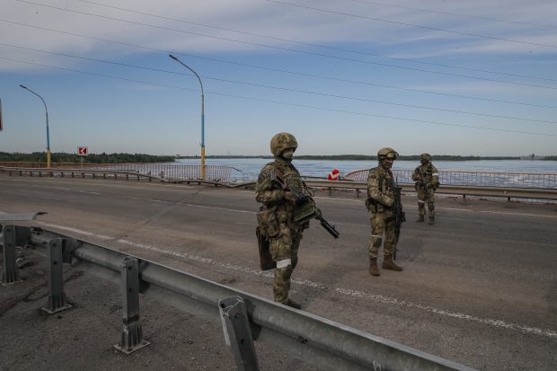 Trei militari ruși beți au împușcat mortal doi ofițeri FSB într-un bar din Herson