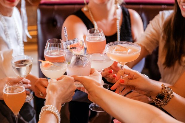 Ținuta de cocktail. Ce să porți la un eveniment deosebit?