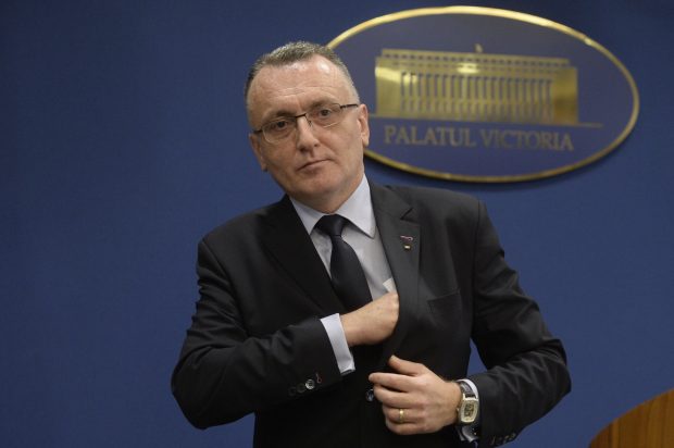 Cîmpeanu a câștigat cu peste 50% mai mult ca profesor decât ca ministru în 2021. Ce declara Iohannis despre politicienii care nu renunță la catedră