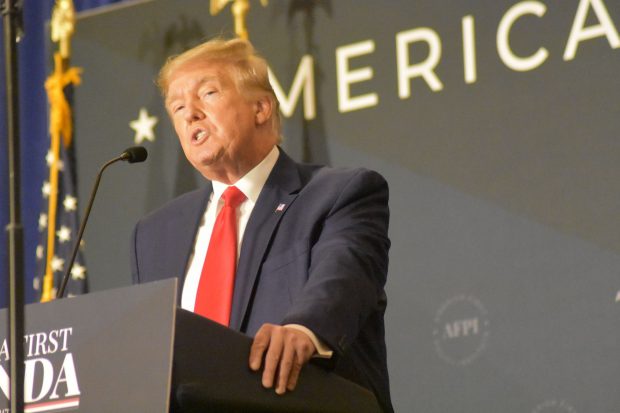 Editorialist The New York Times: „Tocmai l-a reales FBI președinte pe Donald Trump?”