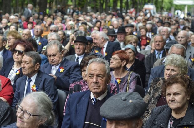 Doi cercetători de la Universitatea din București arată dimensiunea dezastrului: în 37 din cele 42 de județe, populația vârstnică este mai numeroasă decât cea tânără