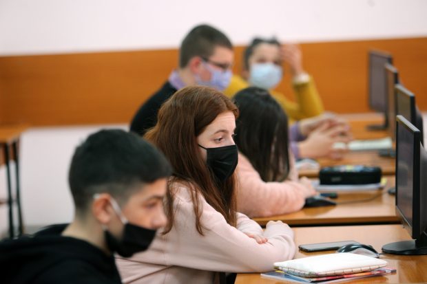 Profesorii de informatică cer ore de programare, inclusiv la profilul uman. „E ca și când pe elevii de la real i-aș pune să învețe limba latină”