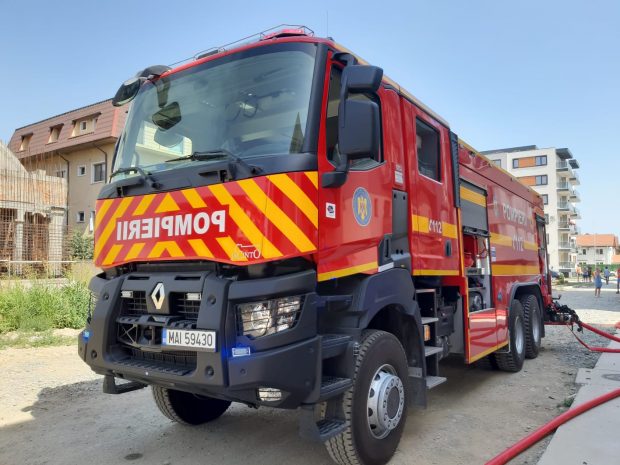 Incendiu de pădure în Munții Maramureșului. O aeronavă MApN sprijină eforturile pompierilor