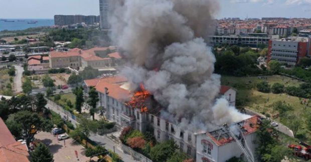 Incendiu puternic la un spital din Istanbul. 80 de pacienți vârstnici, evacuați pe tărgi și în scaune cu rotile