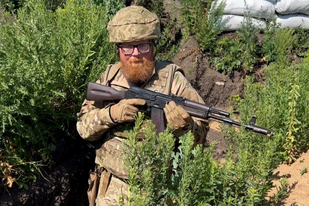 EXCLUSIV. Interviu în tranșeele din Harkov cu un veteran din Legiunea Străină care luptă împotriva rușilor: „Întâi m-am gândit să postez pe Facebook, apoi am venit să particip”