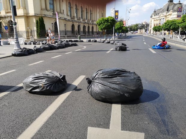 De ce au apărut pe pista de karting „saci de gunoi” pe post de obstacole? „Am vrut să găsim ceva mai estetic, dar nu am găsit”