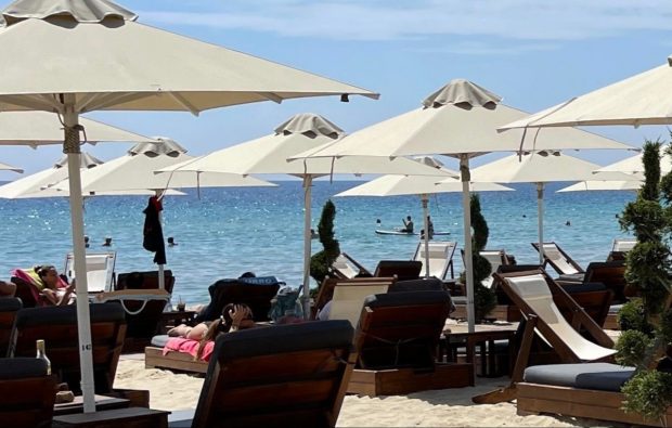Cursuri pentru bugetari: unii la Mamaia și Venus, alții online, la birou. Cum își specializează angajații primăriile din Alba
