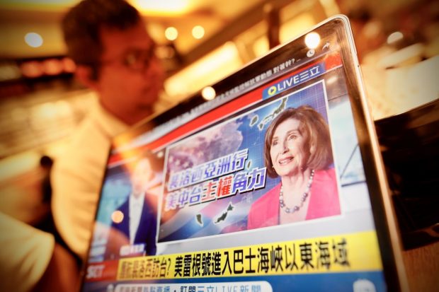 Avionul lui Nancy Pelosi, urmărit de sute de mii de oameni în timp real, în zborul spre Taiwan. De ce a ocolit Marea Chinei de Sud?