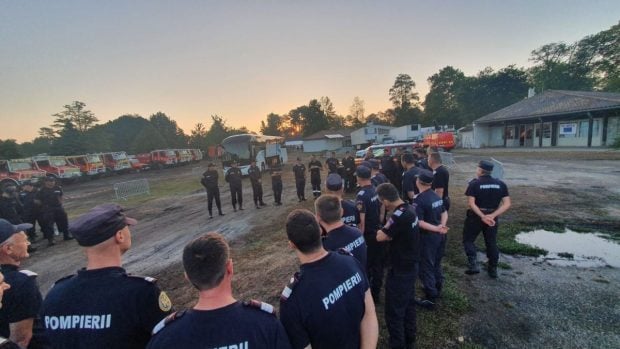Pompierii români și-au încheiat misiunea în Franța, unde au participat la stingerea incendiilor de vegetație