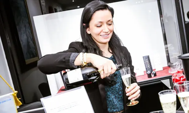 O anchetă internațională a deconspirat o spioană rusă. A păcălit personalul de la o bază NATO dându-se drept designer de bijuterii