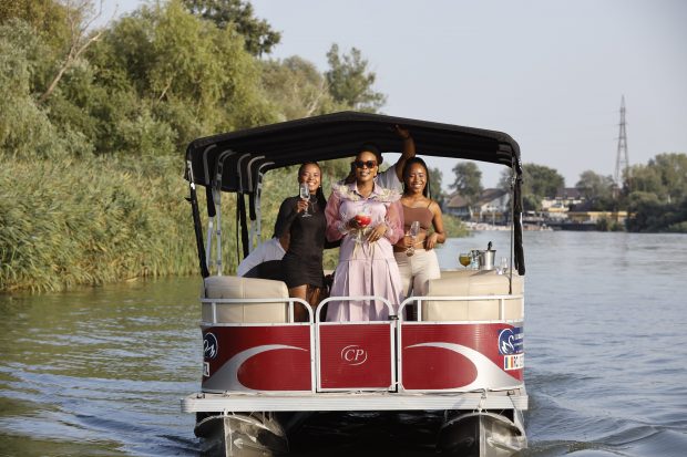 Interpreta superhitului Jersualema și-a prelungit vizita în România! Nomcebo Zikode, ședere de cinci stele într-un resort exclusivist din Deltă.