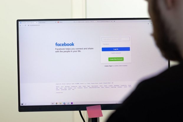 Facebook le-a dat polițiștilor din Nebraska mesajele unei tinere, iar corespondența a fost folosită pentru a o acuza pentru un avort