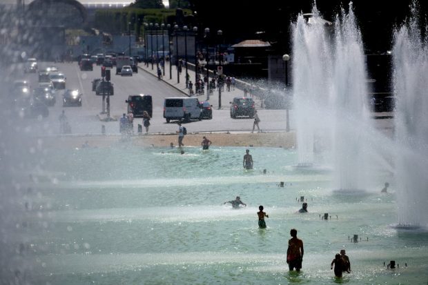 Opt orașe ale lumii, lovite de caniculă. Măsurile luate pentru a reduce temperaturile, uneori chiar cu zece grade Celsius