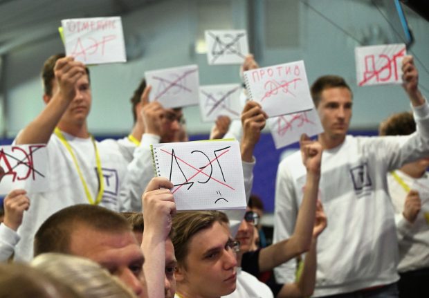 Primul înalt oficial rus care recunoaște în fața tinerilor: „Nu putem declara jumătate din țară drept agent străin”