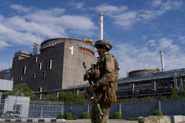 Muncitorii ruși de la centrala nucleară din Zaporojie, anunțați să stea acasă vineri. Rusia și Ucraina se acuză reciproc că plănuiesc un atac