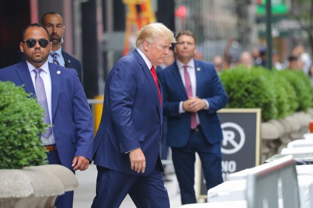 Donald Trump, dat de gol de o persoană din anturaj. FBI a știut de la un informator unde și ce documente ascunde fostul președinte