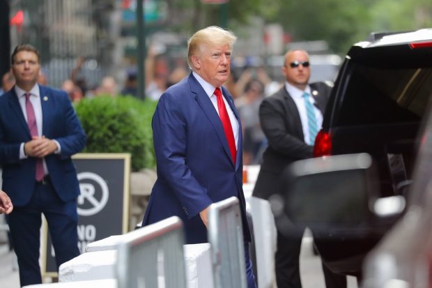 Donald Trump, anchetat pentru încălcarea Legii Spionajului. FBI a scos din reședința lui 20 de cutii cu documente secrete