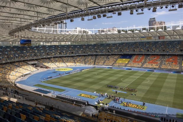 Un meci de fotbal din Ucraina a fost întrerupt de 4 ori de sirenele de raid aerian. Partida a durat, în total, 4 ore şi jumătate!