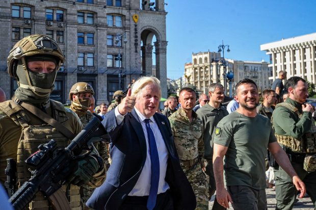 Boris Johnson anunță un pachet de ajutor de 66 de milioane de dolari, în timpul unei vizite-surpriză la Kiev, cu ocazia Zilei Ucrainei