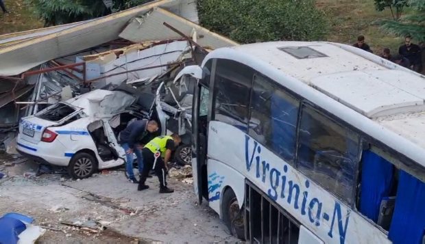 Doi polițiști din Bulgaria, uciși de un autocar cu migranți al cărui șofer a refuzat să oprească