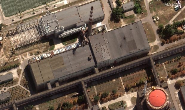 Un depozit de la centrala nucleară Zaporojie are găuri în acoperiș, după noi bombardamente. Oficiali instalați de ruși: Ucraina ”trage încontinuu” în centrală