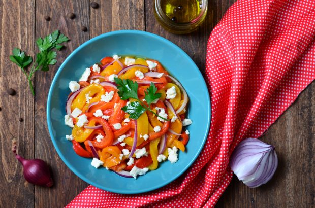 Salată de ardei copți – rețete simple și gustoase