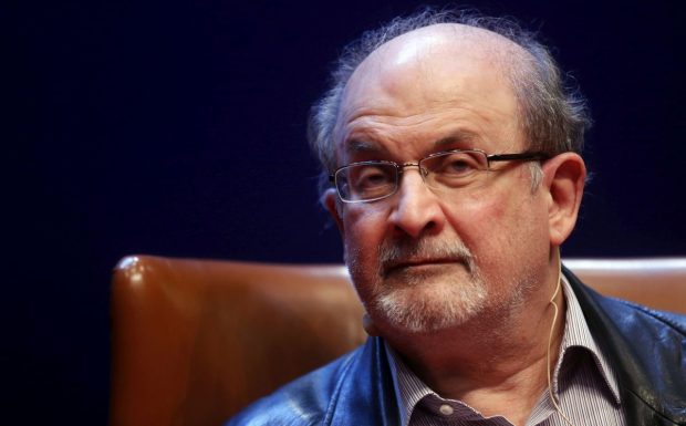 Înaintea atacului de la New York, Salman Rushdie ceruse sprijin pentru scriitorii ucraineni afectați de război de la o organizație non-profit